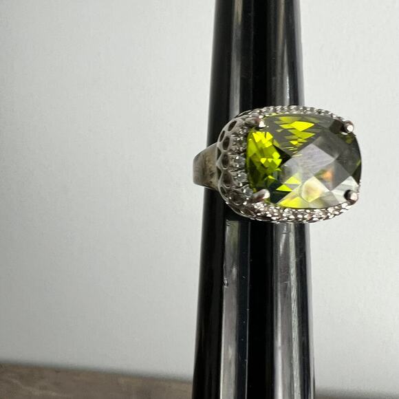 Silver cocktail statement ring with olive green gem & rhinestones - size 6.25 - Picture 6 of 7